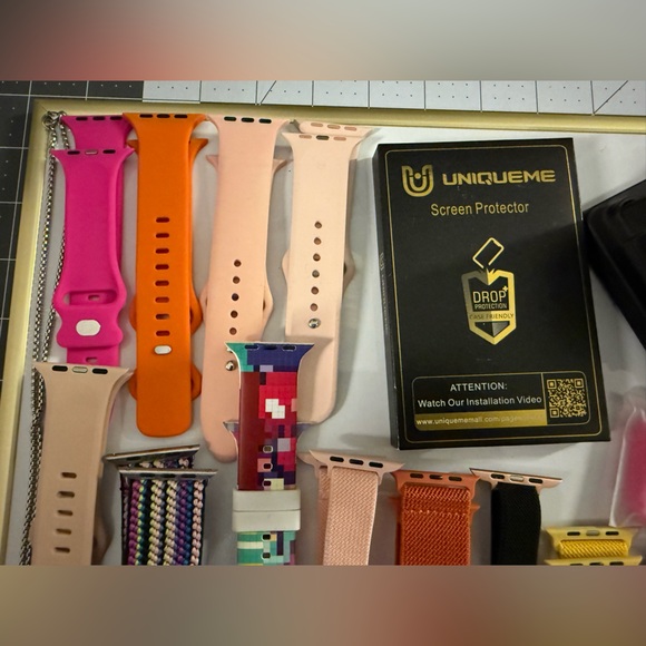 Apple Watch + accessories - Picture 6 of 9